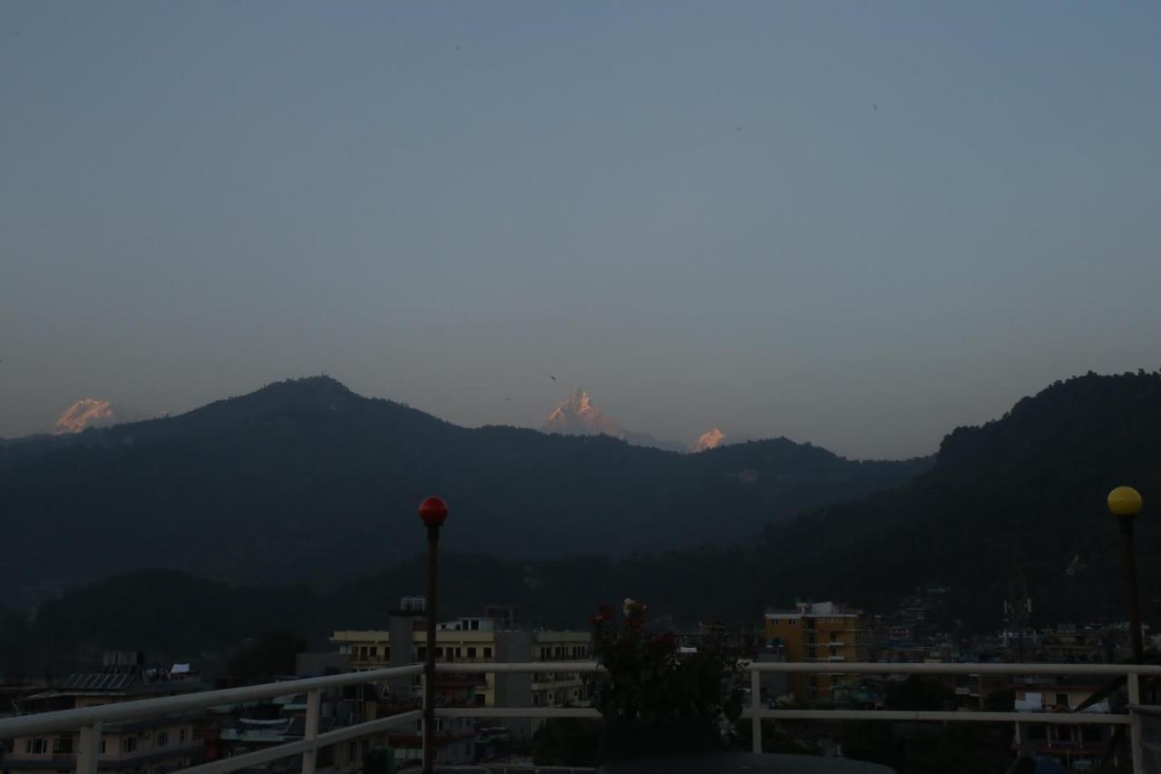 Hotel White Himal ポカラ エクステリア 写真
