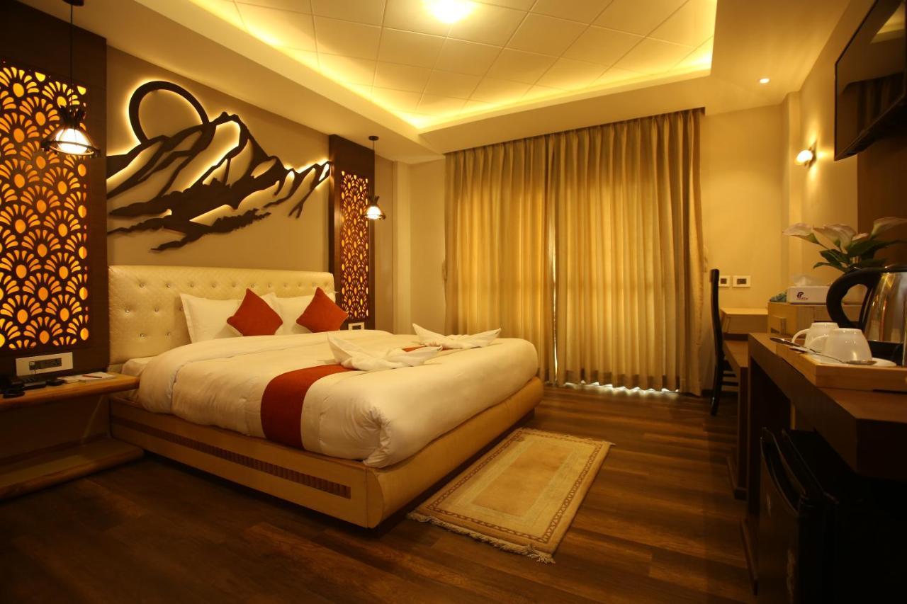 Hotel White Himal ポカラ エクステリア 写真