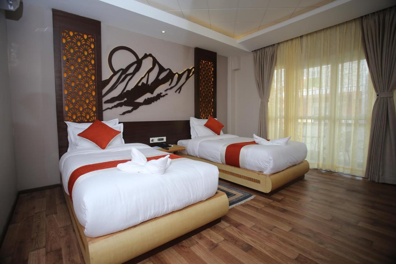 Hotel White Himal ポカラ エクステリア 写真