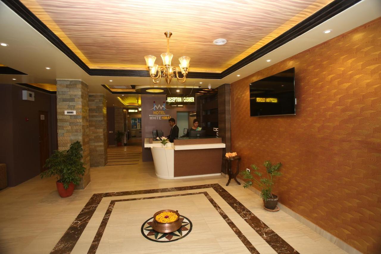 Hotel White Himal ポカラ エクステリア 写真