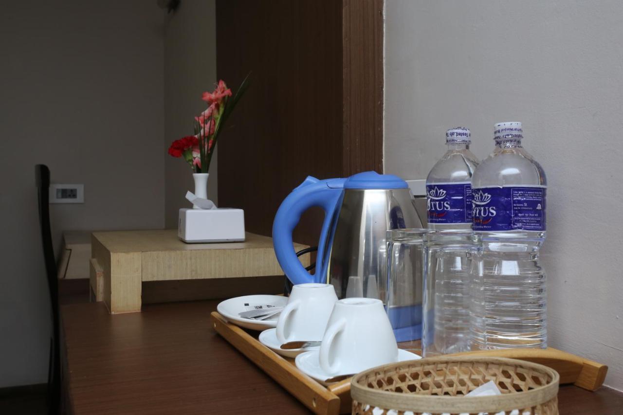 Hotel White Himal ポカラ エクステリア 写真