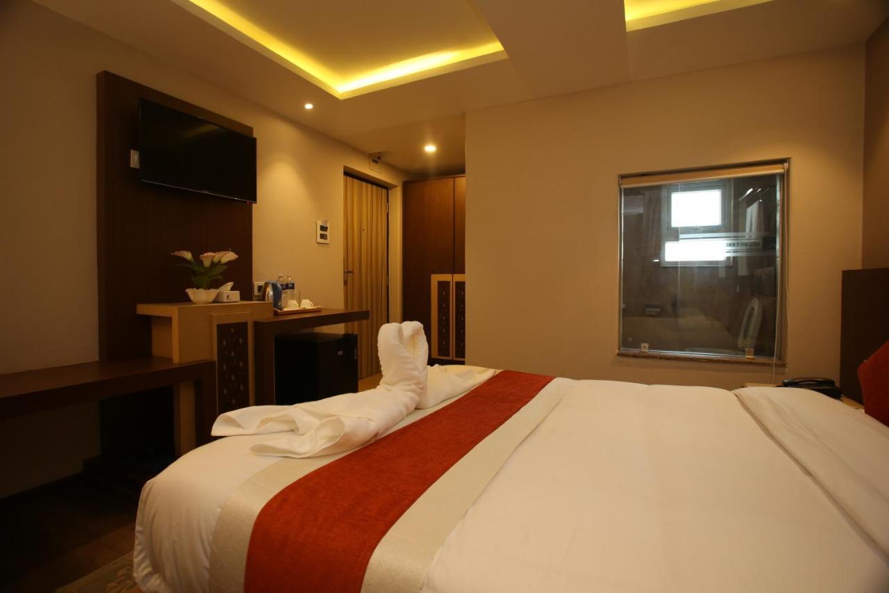 Hotel White Himal ポカラ エクステリア 写真
