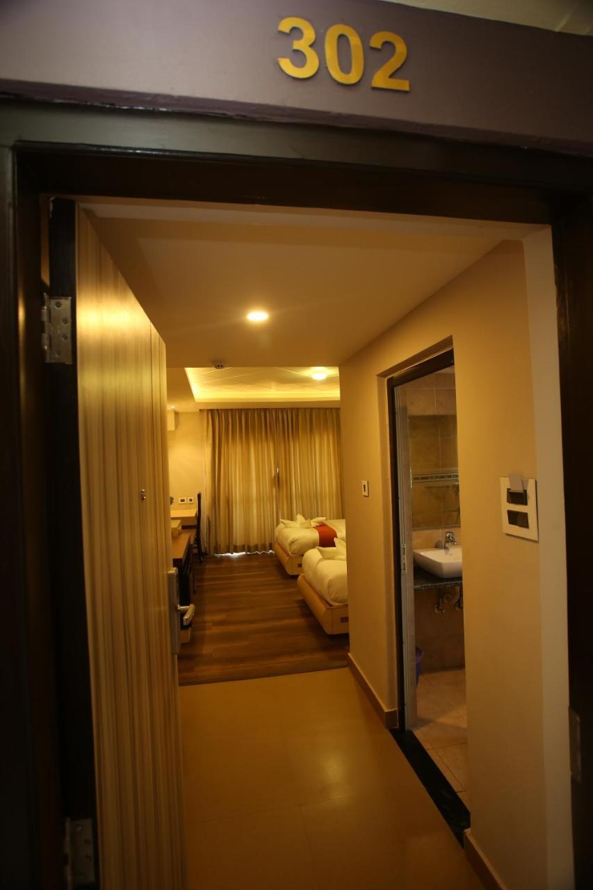 Hotel White Himal ポカラ エクステリア 写真