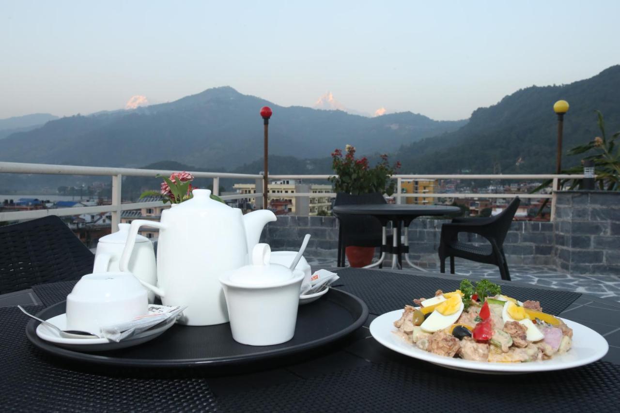 Hotel White Himal ポカラ エクステリア 写真