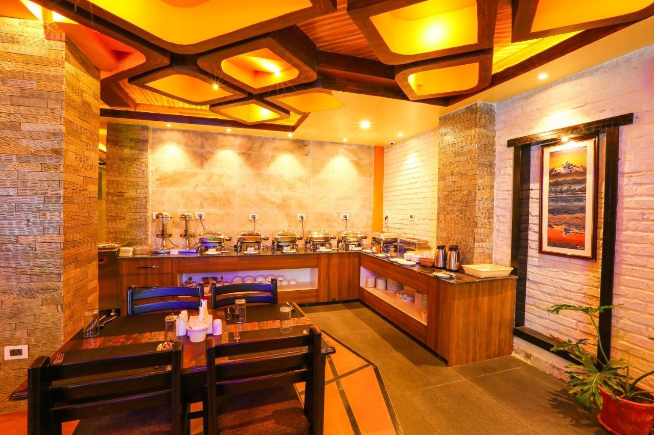Hotel White Himal ポカラ エクステリア 写真