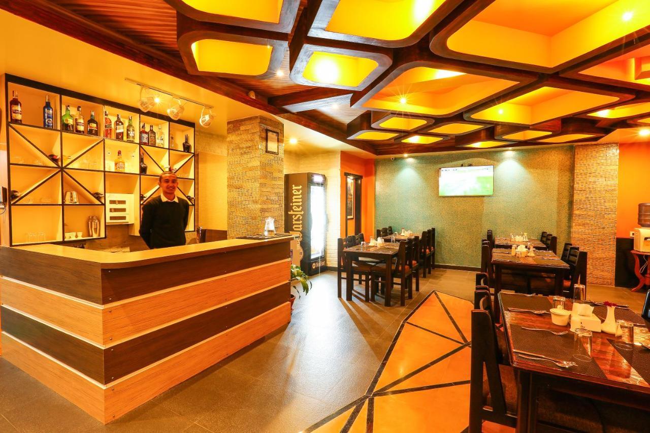 Hotel White Himal ポカラ エクステリア 写真