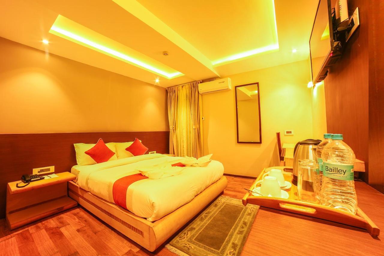Hotel White Himal ポカラ エクステリア 写真