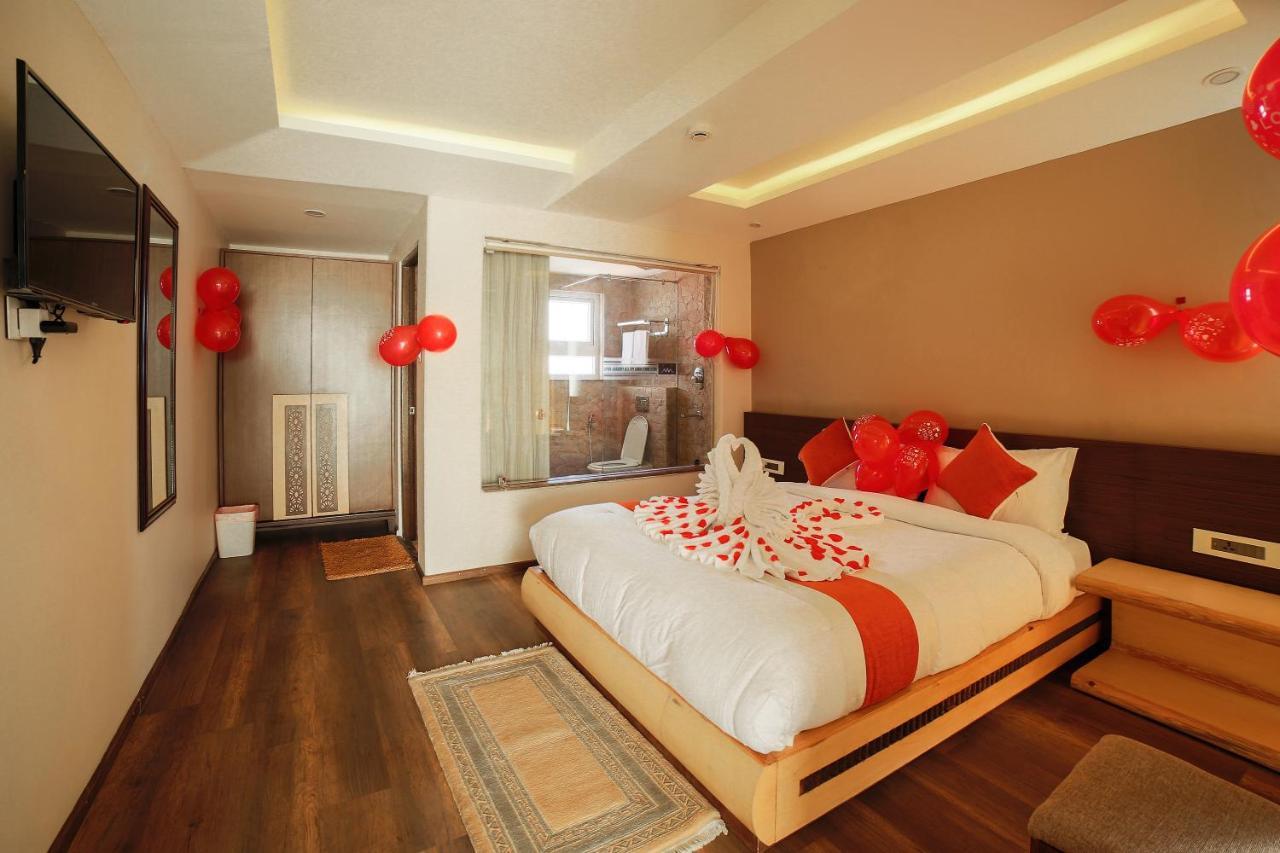 Hotel White Himal ポカラ エクステリア 写真