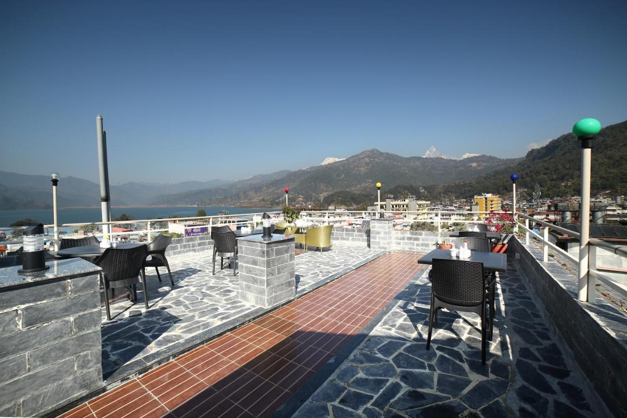 Hotel White Himal ポカラ エクステリア 写真