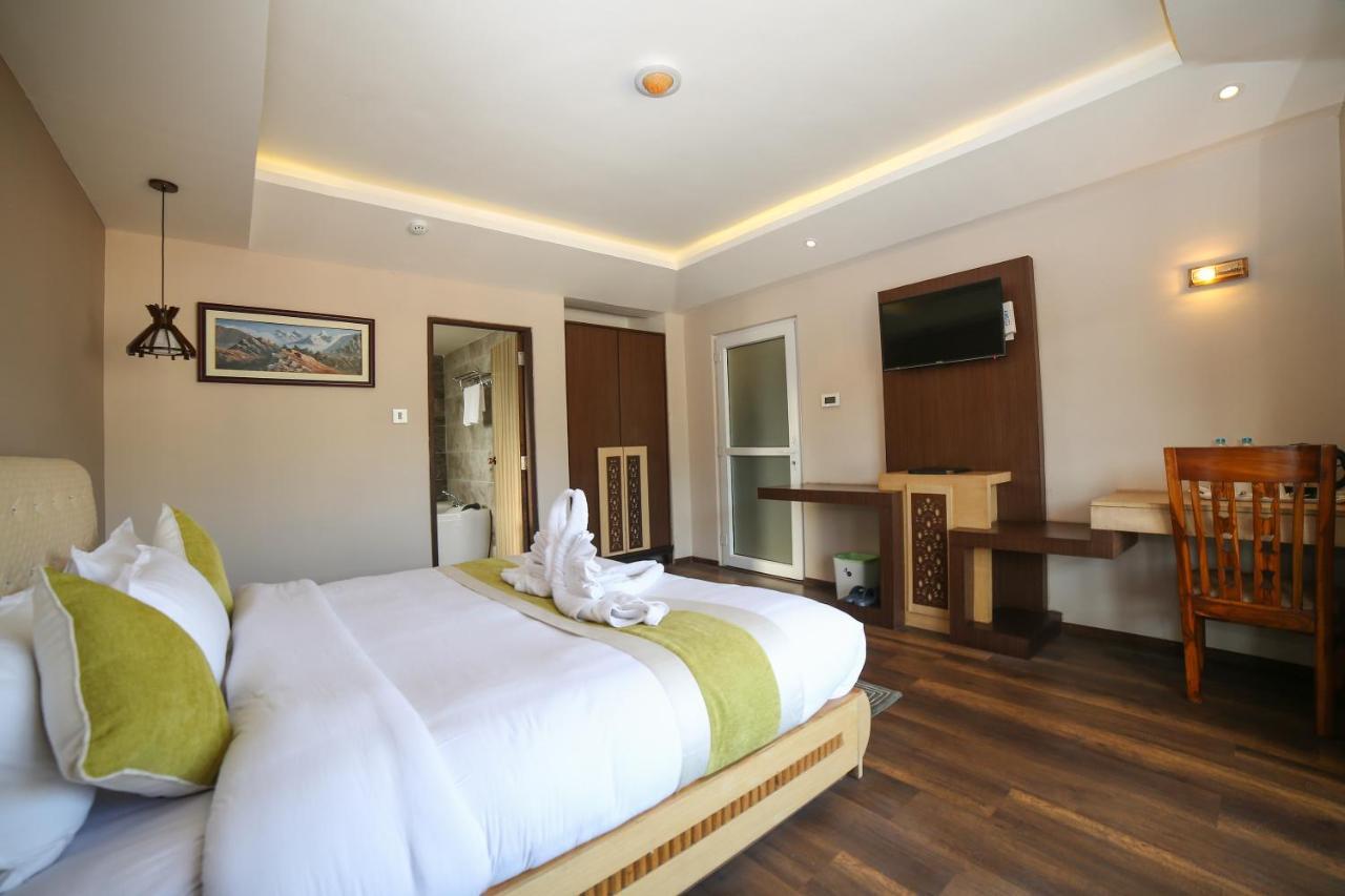 Hotel White Himal ポカラ エクステリア 写真