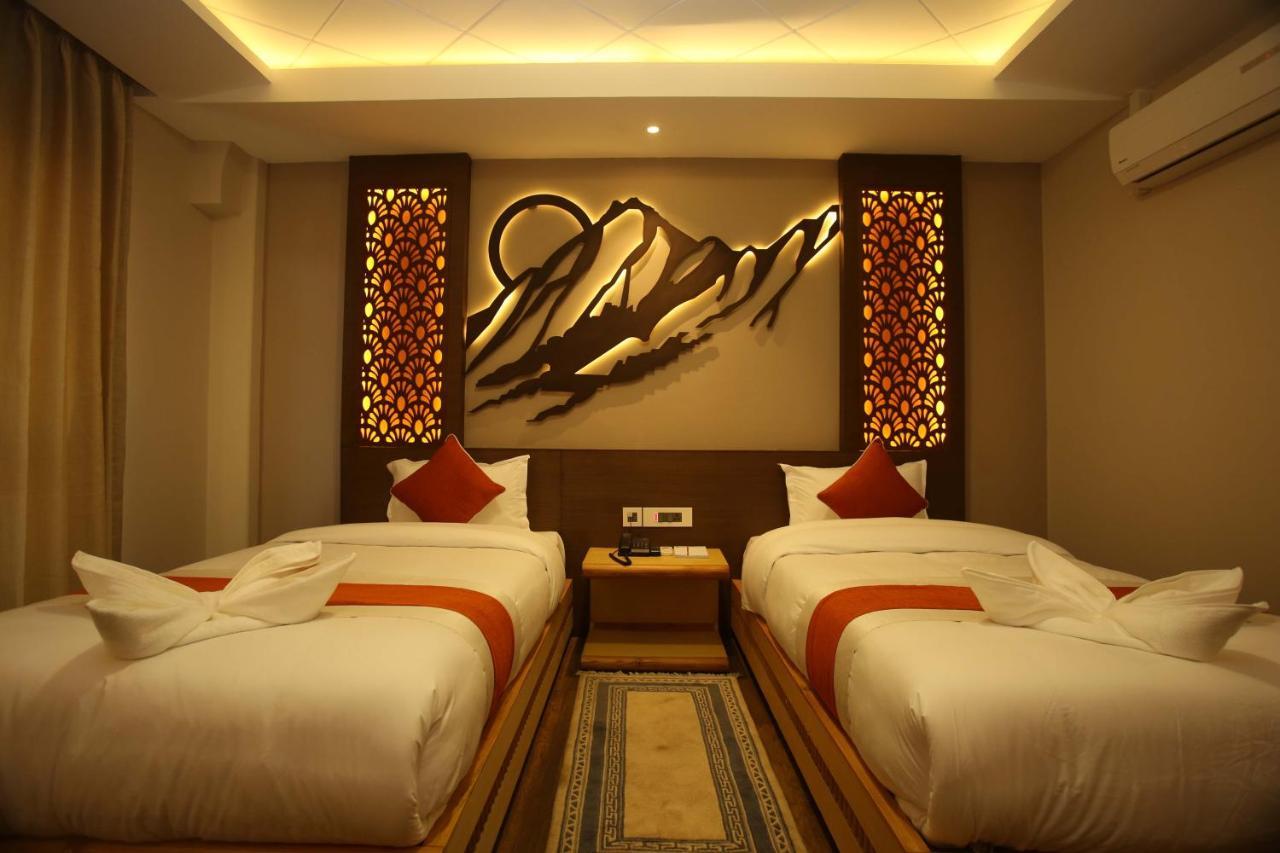 Hotel White Himal ポカラ エクステリア 写真