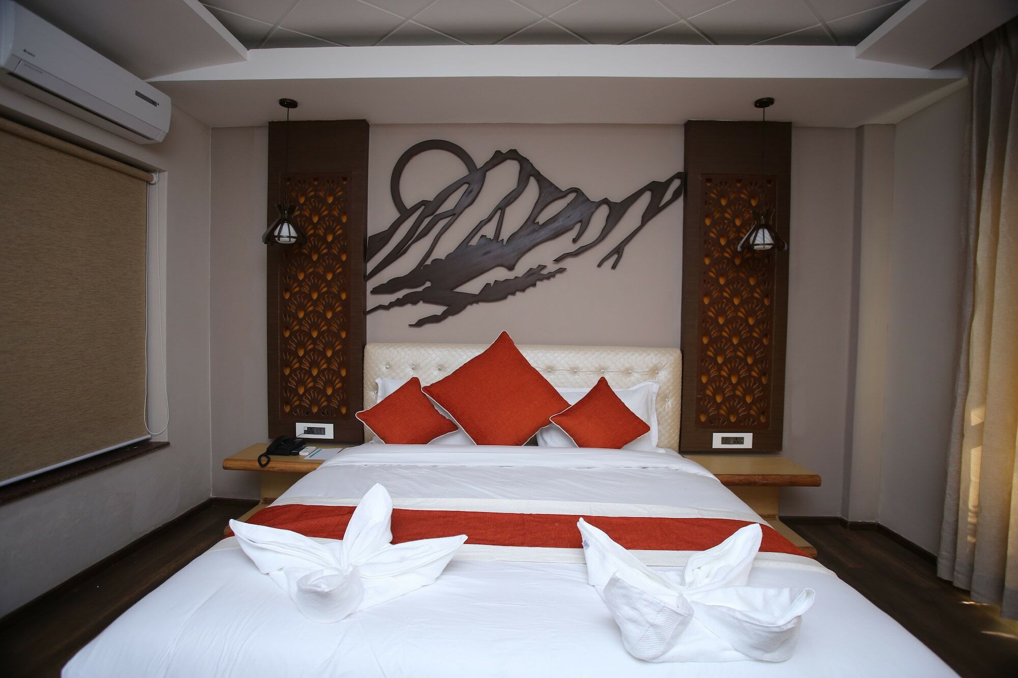 Hotel White Himal ポカラ エクステリア 写真