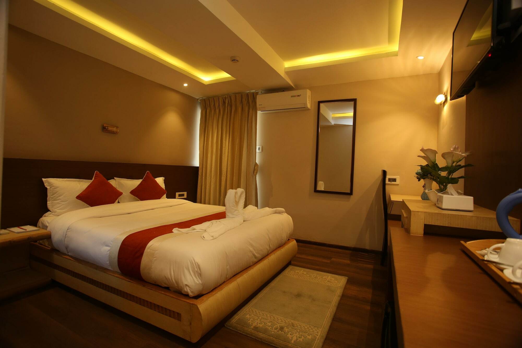Hotel White Himal ポカラ エクステリア 写真