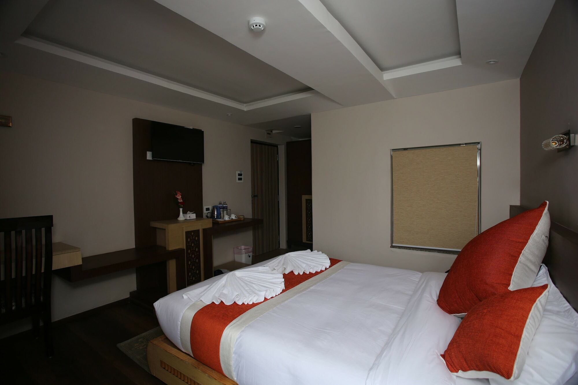 Hotel White Himal ポカラ エクステリア 写真